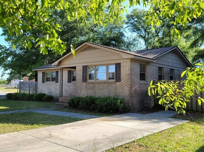 Foto del edificio - 3 Bedroom brick home downtown Wilmington