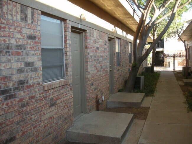 zona trasera - 6128 Avenue R Ave