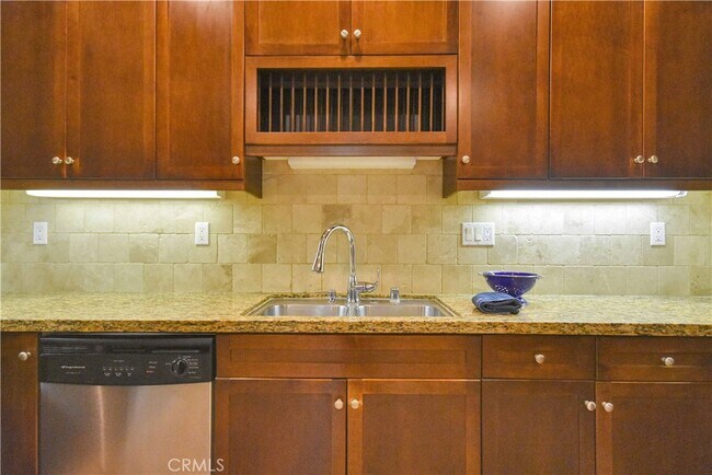Building Photo - 83 Chantilly Unit 37