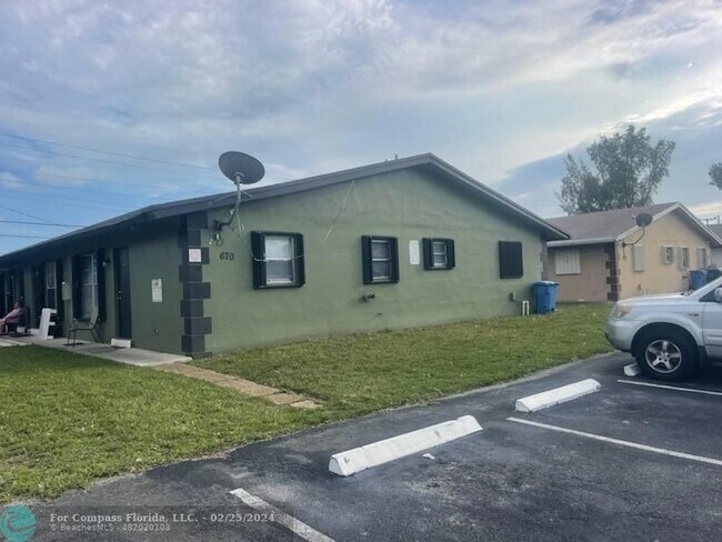 Foto del edificio - 670 NE 46th Ct