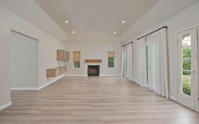 Foto del edificio - 1864 Rose Villa St