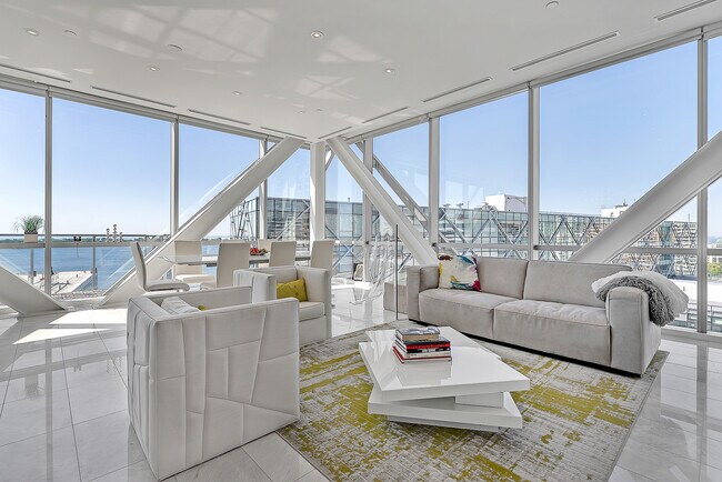 Building Photo - 39 Queens Quay E