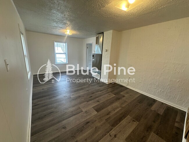 Building Photo - 448 H St