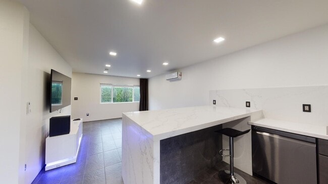 Building Photo - 3000 Nicol Ave
