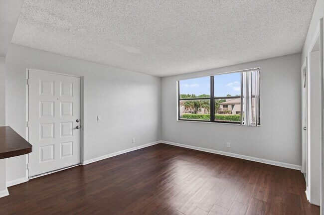 Building Photo - 708 Executive Center Dr