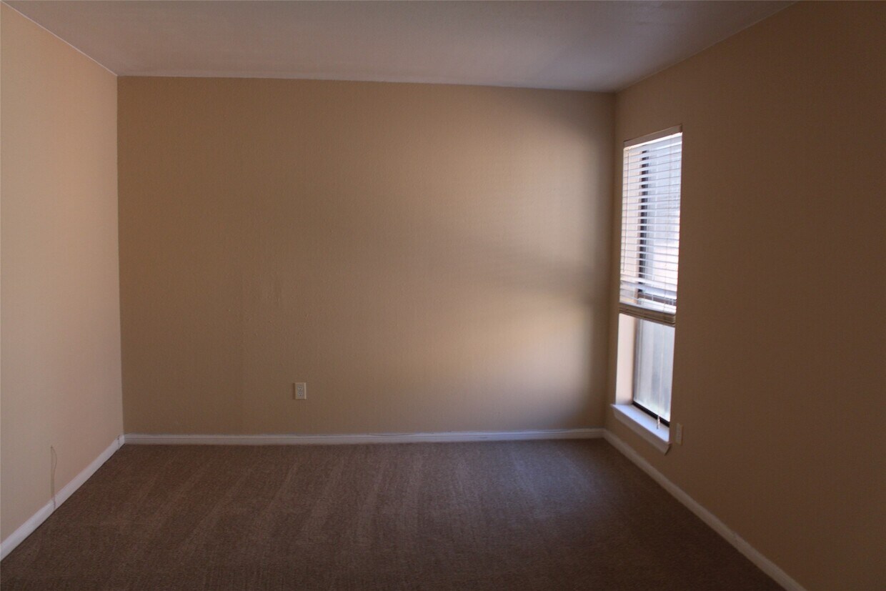 Foto principal - 16111 Aspenglenn Dr