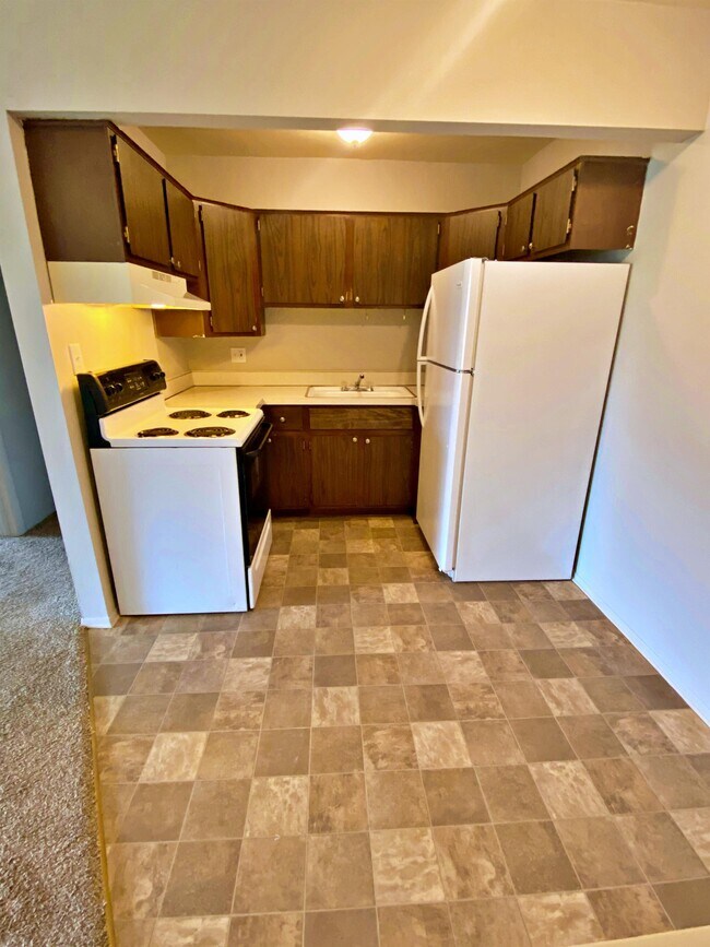 360 Walnut St Unit 104, Wyandotte, MI 48192 Room for Rent in