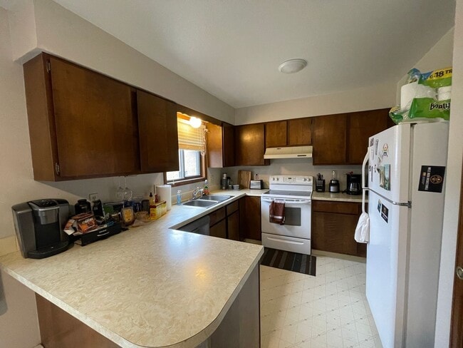 Building Photo - 1624 Azalea Dr