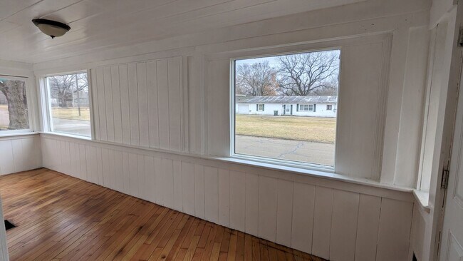 Building Photo - 1112 Ambrosia St