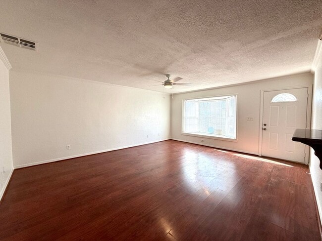 Building Photo - 236 E 46th St