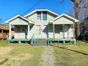 Building Photo - 2046 Grand St