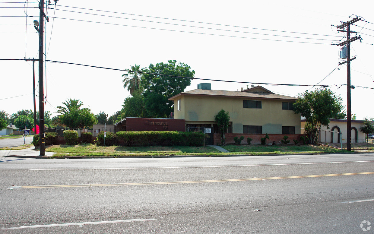 Primary Photo - Cedar Home Apartments