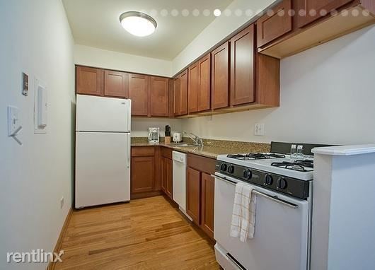 Primary Photo - 635 W Sheridan Rd
