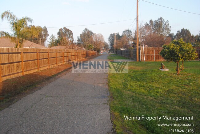 Foto del edificio - 7261 Dry Creek Rd