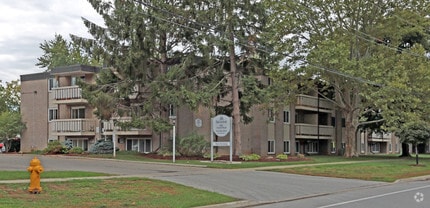 Building Photo - Lakeside Gardens