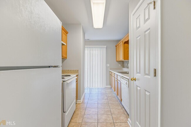 Building Photo - 200 Stonehaven Cir