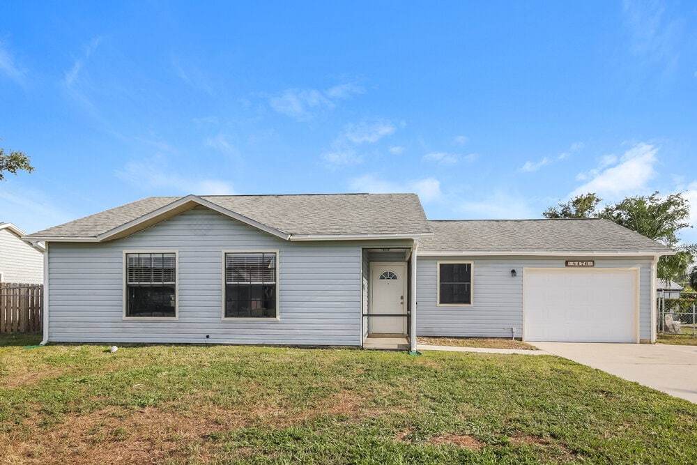 Foto principal - 8476 Coral Dr