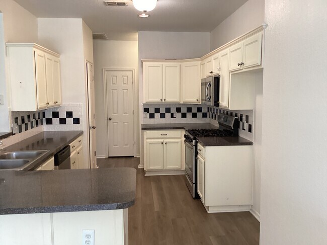 Foto del edificio - 17621 Lead Ln