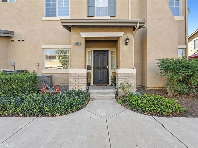 Foto del edificio - 3 Bedroom Townhome in Murrieta