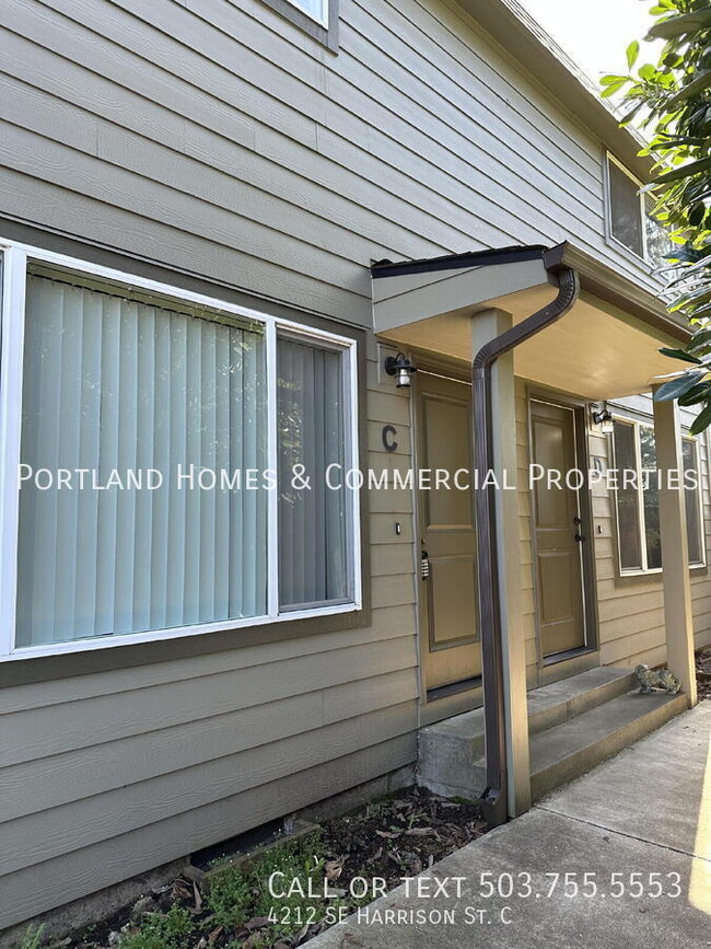 Building Photo - Recently Updated 2-Bd Milwaukie 4-Plex. Ne...