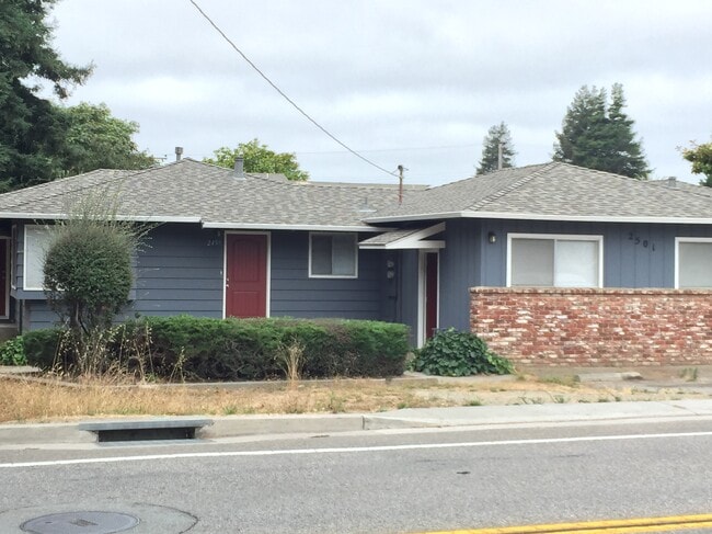 Building Photo - 2499 Capitola Ave