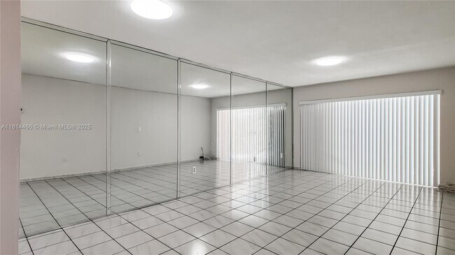 Foto del edificio - 6620 W 2nd Ct