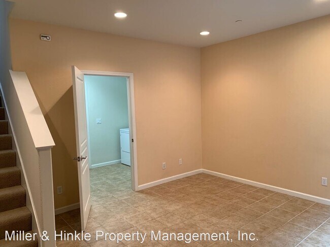 Building Photo - 2 br, 2.5 bath House - 900 Rancho Place