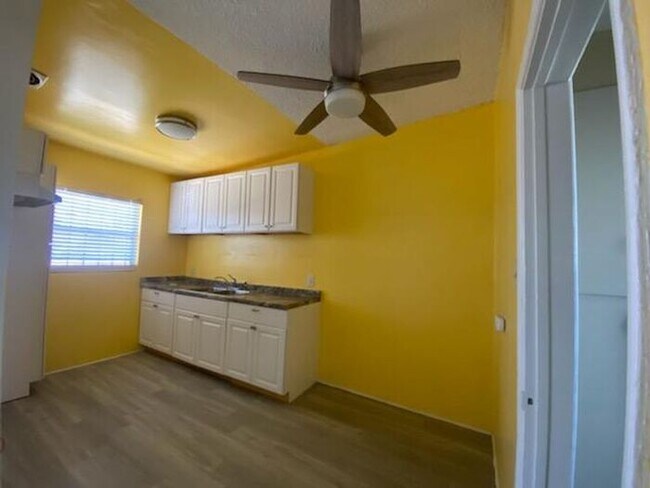 Building Photo - Jefferson Park Upper 1 Bedroom, 1 bath