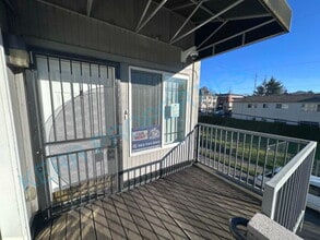 Building Photo - 919 SE 44th Ave