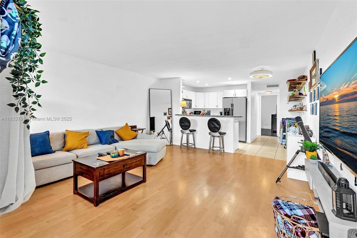 Primary Photo - 2715 NE 49th St