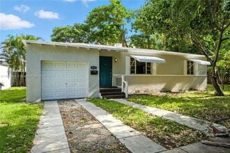 Building Photo - 2545 SW 27th Ln