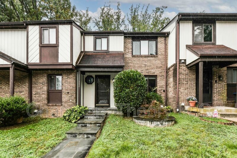 Foto principal - 5836 Jackson Oak Ct