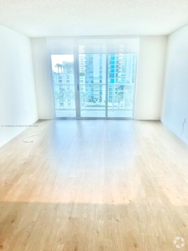 Building Photo - 1155 Brickell Bay Dr