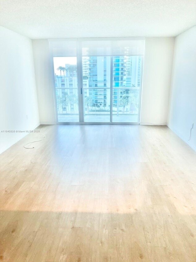 Primary Photo - 1155 Brickell Bay Dr