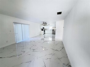 Building Photo - 133 SE 2nd Ave