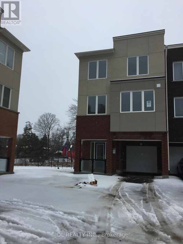 Primary Photo - 62 Heron Park Pl