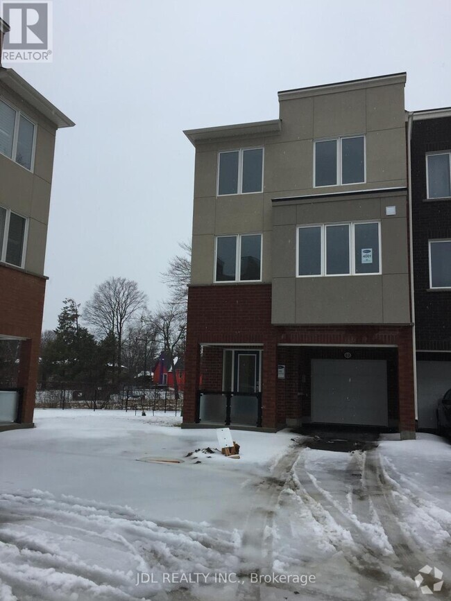 Building Photo - 62 Heron Park Pl