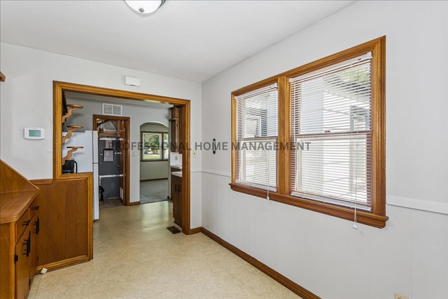 Foto del edificio - Charming 3 bedroom 1 bath home with 2 gara...