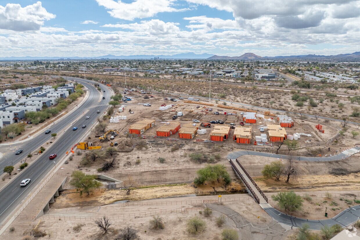 Building Photo - La Vida at Solstice