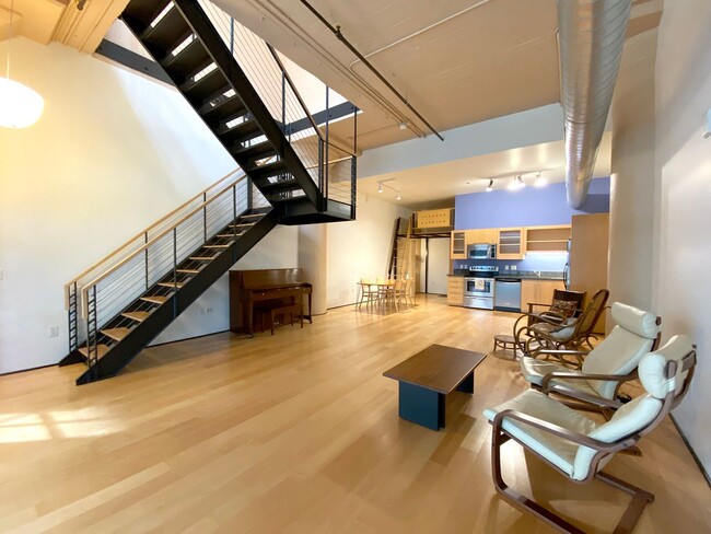 Building Photo - Gorgeous Pearl Loft with Private Entrance,...