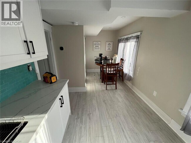 Photo du bâtiment - 155 Wentworth St S