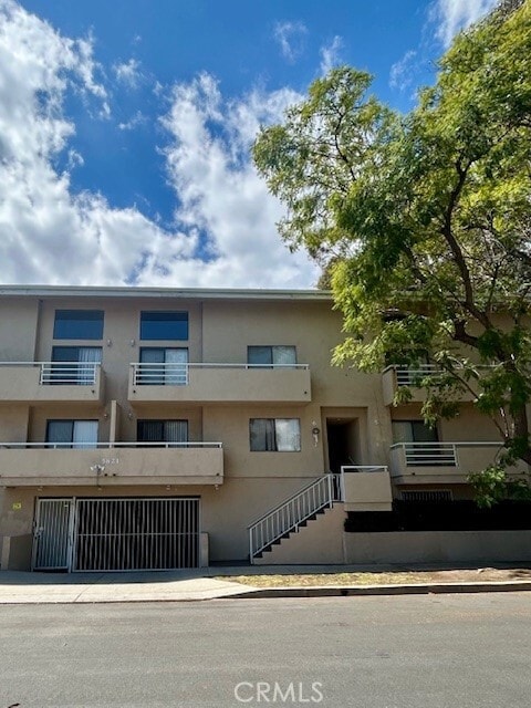 Building Photo - 5821 Sylmar Ave