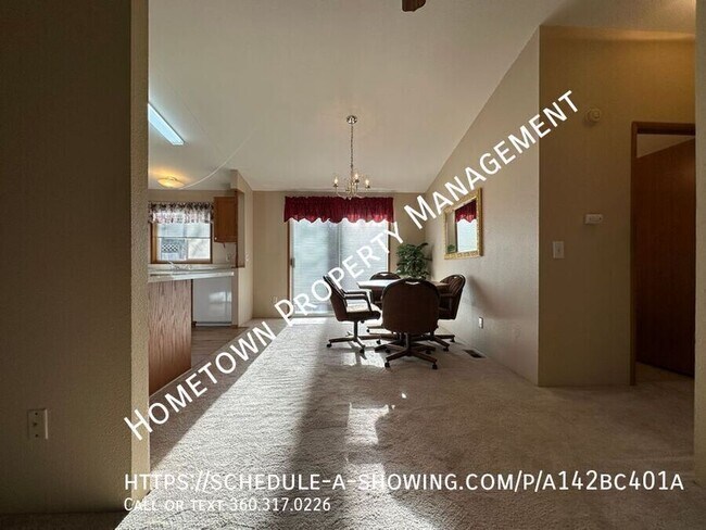 Foto del edificio - Partially Furnished 3 Bedroom 2 Bath in La...