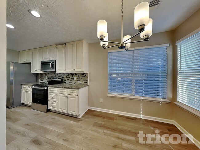 Foto del edificio - 2024 Atha Woods Dr