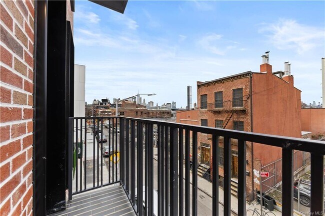 Building Photo - 304 Water St