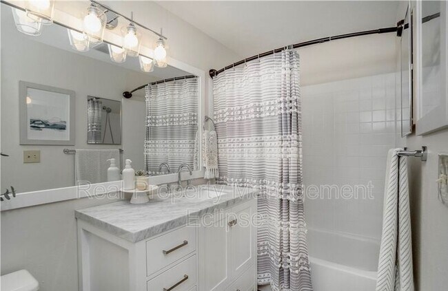 Foto del edificio - 14057 NE 181st St
