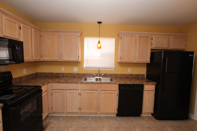 Kitchen - 100 Rothwood Ct