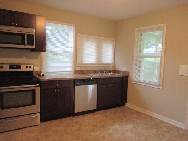 Spacious 4 bedroom 2 bath home - Spacious 4 bedroom 2 bath  home