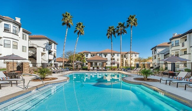 Building Photo - SolVida Central