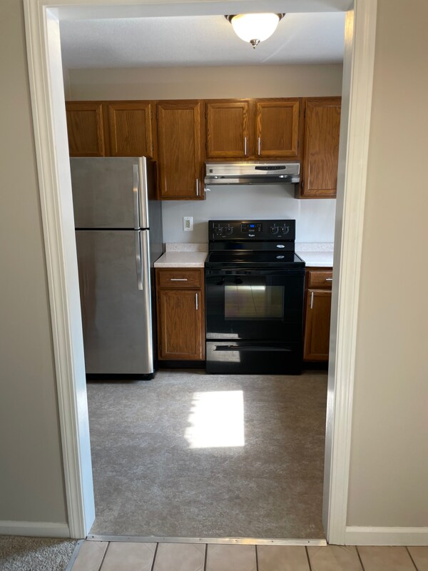 Building Photo - 11 Oak Ridge Dr